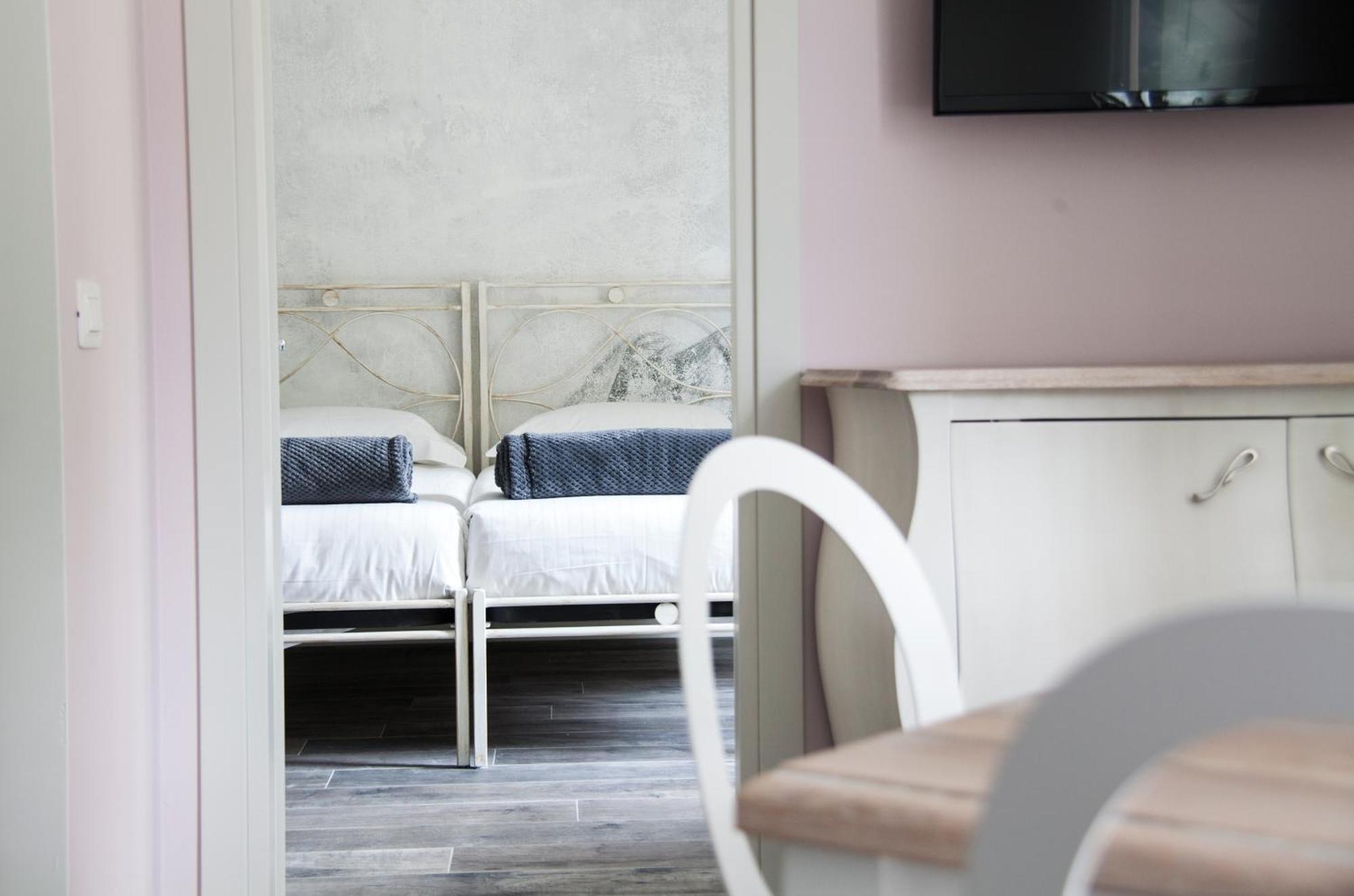 آركو Villa Italia Luxury Suites And Apartments الغرفة الصورة